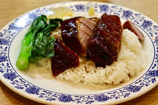 Private Hong Kong's Hidden Eats Food Tour with 7+ Local Tastings - The Biggest Library Stop: Why Hong Kong’s Food Tour Includes Civic Life