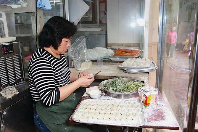 Private Kowloon Michelin Rated Street Food & Culture Tour - Seven to nine bites plus two Michelin targets: how the food plan really works
