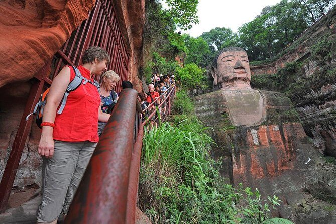 Private Leshan Giant Buddha and Local Food Tasting Trip - Stop 2 at the Leshan Giant Buddha: Steps, Stone Carvings, and Two Big Views