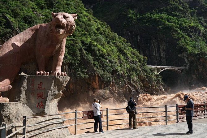 Private Lijiang Day Trip to Upper Tiger Leaping Gorge and Black Dragon Pool - Tiger Leaping Gorge (Hutiao Xia): what you’re really paying for