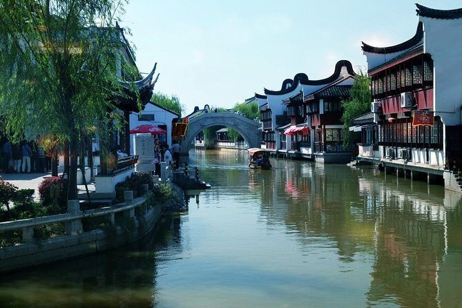 Private Shanghai Layover Tour to Zhaojialou Water Town with Lunch or Dinner - Should you book this private Shanghai layover tour to Zhaojialou?