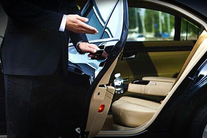 Private Shanghai Pudong Airport Arrival Transfer to Shanghai City Center - Your vehicle: comfort, luggage room, and group flexibility
