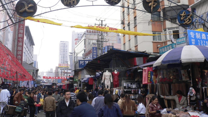 Private Shanghai Shopping Tour with Local Shopping Guru - South Bund Fabric Market: custom clothing without the guesswork