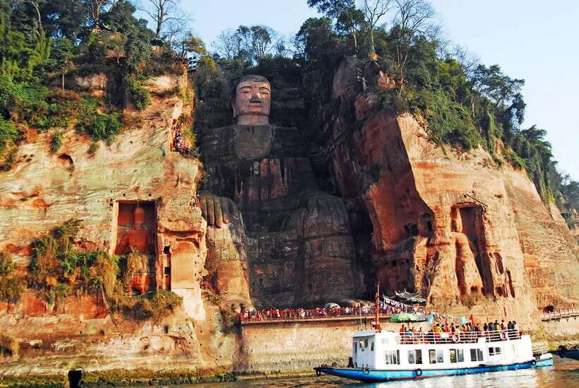 Private Tour: Discovering Pandas & the Majestic Giant Buddha - Lunch and the long van transfer: when the schedule gets real