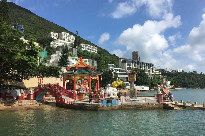 Private tour - Hong Kong's major sites and history - Sheung Wan old town: tram bells, temples, and the lived-in side of history
