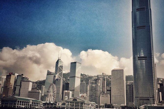 Private tour of Hong Kong for first timers - Starting at Statue Square: a clean kickoff for Central