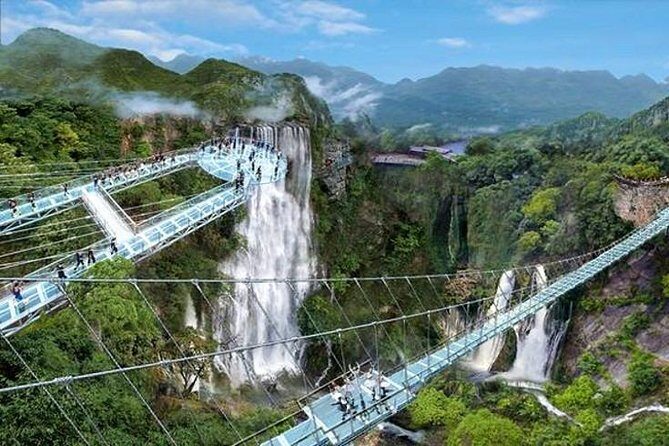 Private Tour to Gulong Canyon with Glass Bridge and Water Falls from Guangzhou - The glass bridge: what to expect when you’re on it