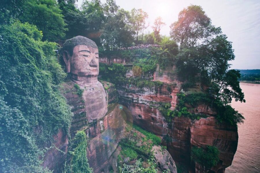 Private Tour to Leshan Giant Buddha & Huanglongxi Old Town - Exploring the town’s main street: temples, 1,000-year-old banyans, and photo stops