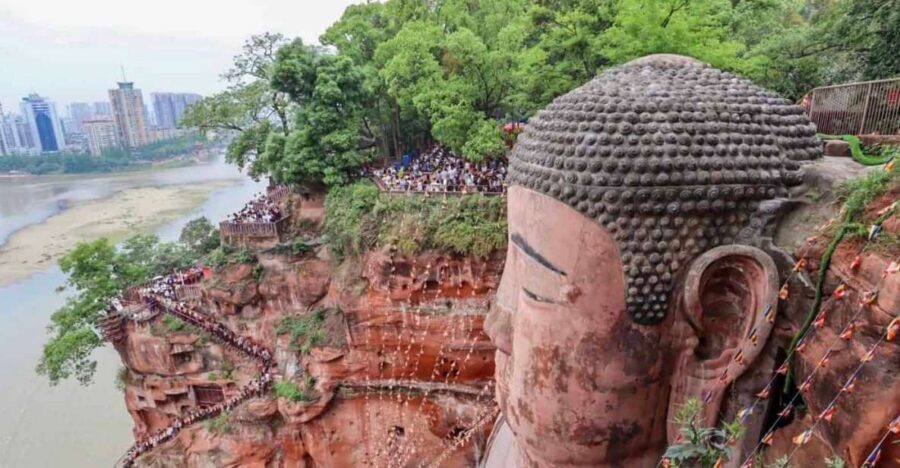Private Tour to Leshan Giant Buddha & Huanglongxi Old Town - Snacks and shopping: go for the small bites, not just souvenirs