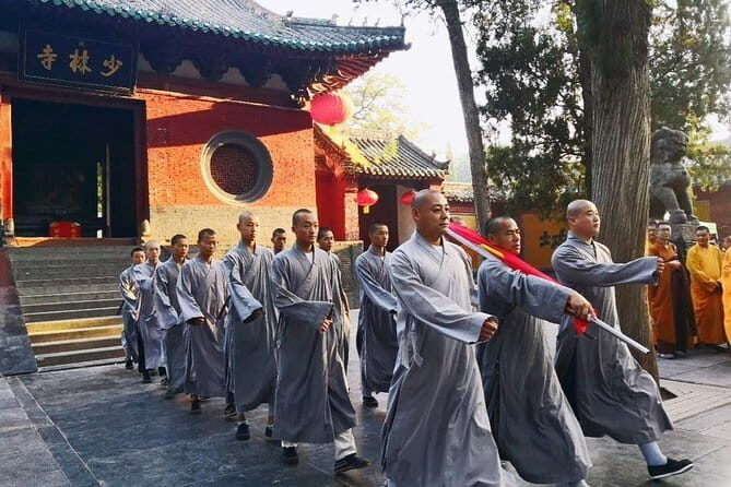 Private tour to Longmen Grottoes and Shaolin from Xi'an by train - Stop 2: Longmen Grottoes visit and why the admission matters for budgeting