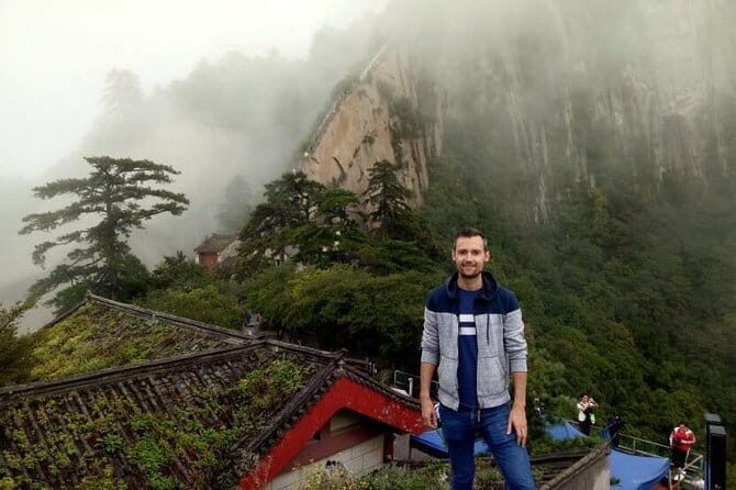 Private tour to Longmen Grottoes and Shaolin from Xi'an by train - Price and value: what USD 220 per person really buys you