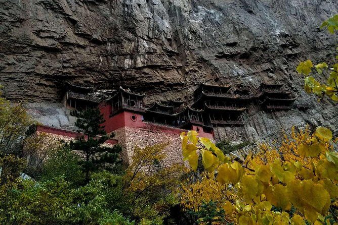 Private Tour to Yungang Grottoes, Hanging Temple and Wooden Pagoda from Datong - Hengshan Hanging Temple (Xuankong si): Your first cliffside stop