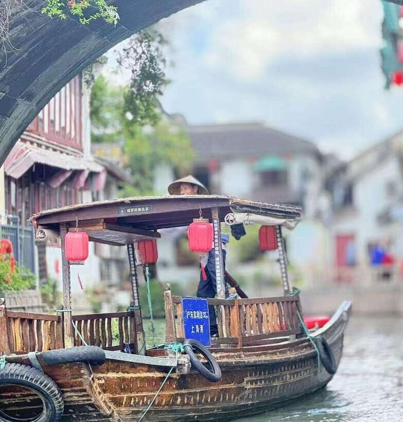 Private Tour:Zhujiajiao Water Town by German-Speaking Guide - Should you book this 5-hour Zhujiajiao tour with a German-speaking guide?