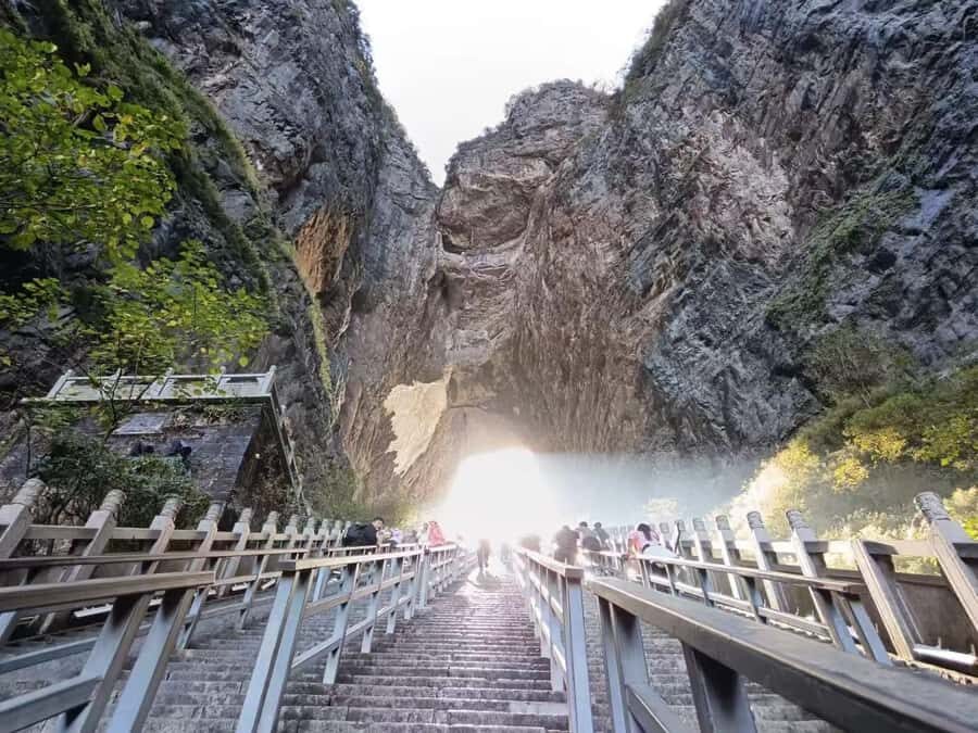 Private VIP Zhangjiajie Tianmen Mountain Day Tour - Ghost Valley Plank Road, Temple, and Yu Hu Peak: Variety Without a Second Day
