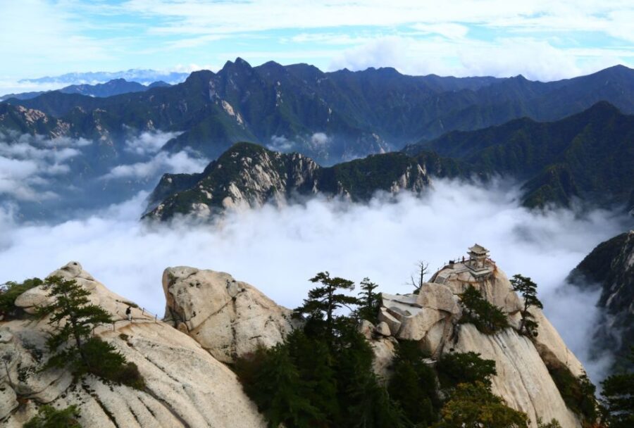 Private Xian Mt. Huashan Adventure Tour: Explore in Your Own - Crowds, timing, and what steep steps really mean