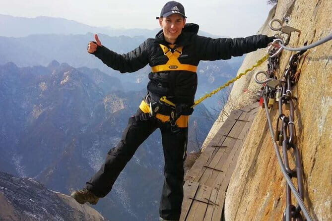 Privately Guided Tour to Mt.Hua - Getting picked up early and reducing cable-car bottlenecks