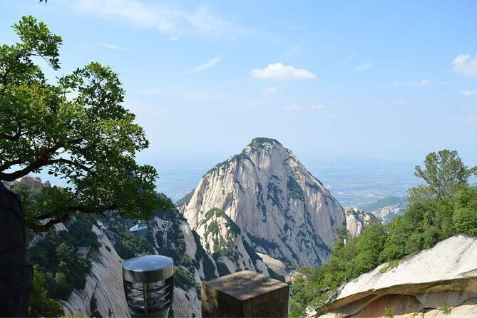 Privately Guided Tour to Mt.Hua - Choosing your one-day route: why West Peak cable car works best