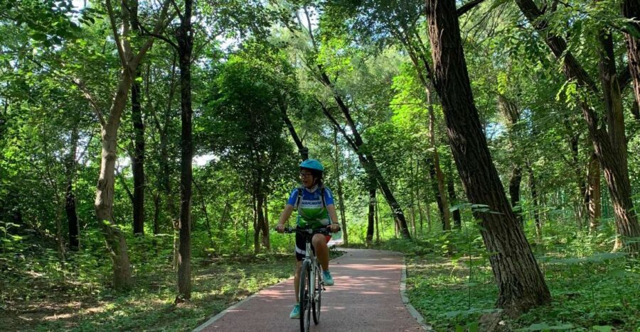 Riverside Cycling With A Native - Seasons change the river, and the tour leans into that
