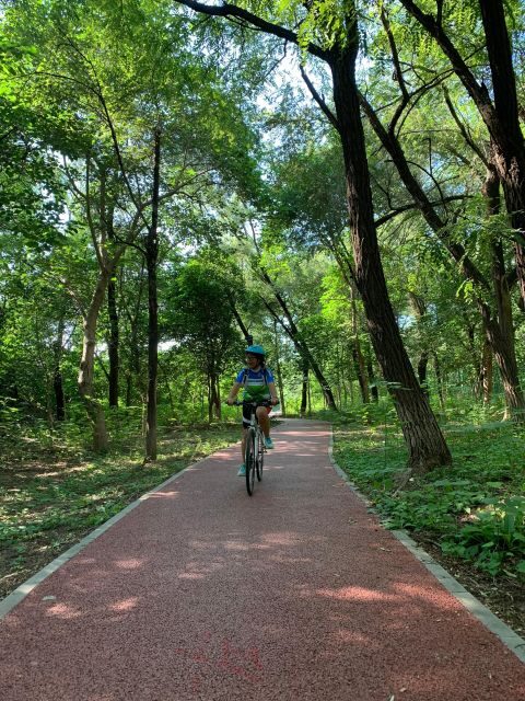 Riverside Cycling With A Native - Meet at Hualikan Exit A and head out smoothly