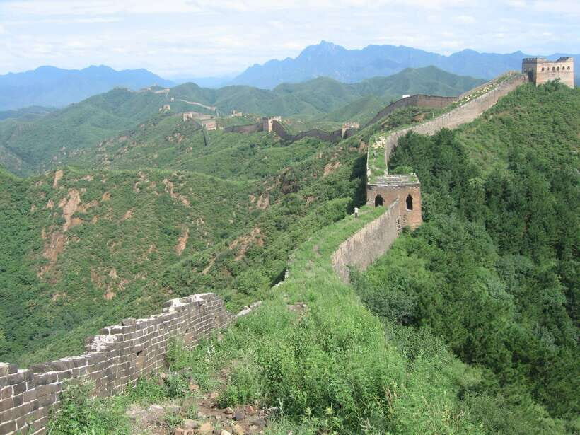 Self-guided challenging hiking from Jinshanling to Gubeikou - Your day starts with an early drive to Jinshanling East