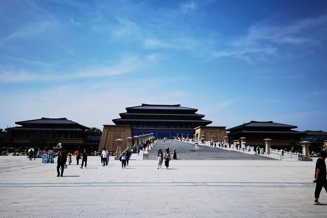 Shaanxi History Museum Qin-Han Branch English guide service - Meet at the Bell Tower, then use the subway like a local
