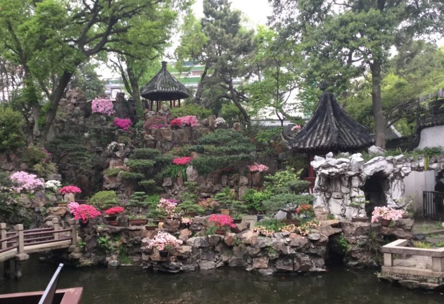 Shanghai: 4-Hour Guided City Highlights Tour - Yu Garden (Yuyuan Garden): 400 Years of Calm and Clever Design