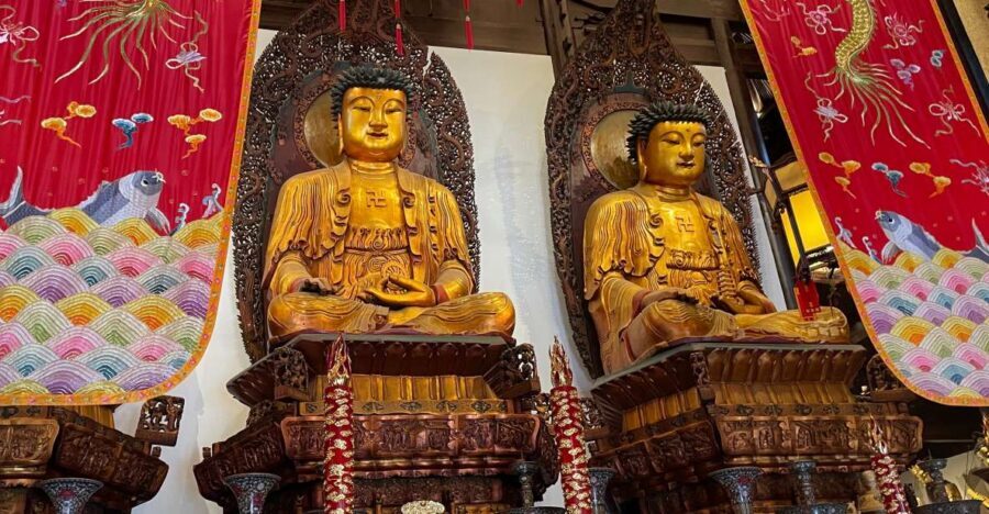 Shanghai: 8-Hour Guided Tour of Old and New City Highlights - From your hotel lobby to Yuyuan Garden’s quiet pavilions