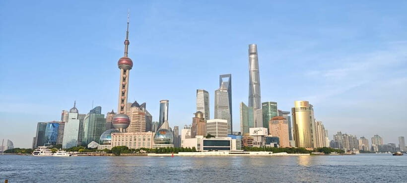 Shanghai: After Dark Dinner and Huangpu River Night Cruise - VIP seating versus standard: when privacy and front-row views matter