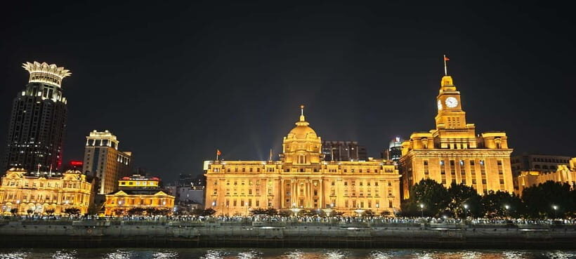 Shanghai: After Dark Dinner and Huangpu River Night Cruise - Walking stretches before the water: getting your bearings at night