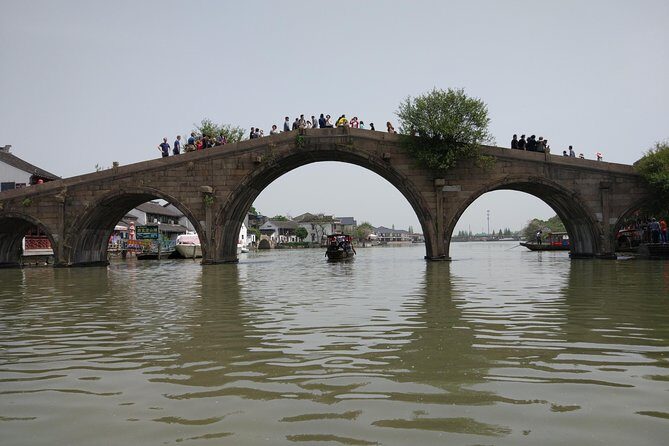 Shanghai Bus Tour:Yu Garden,Chenghuang,Zhujiajiao Water Town,Bund - A one-day Shanghai mix: Chenghuang Temple, Yu Garden, Zhujiajiao, and the Bund