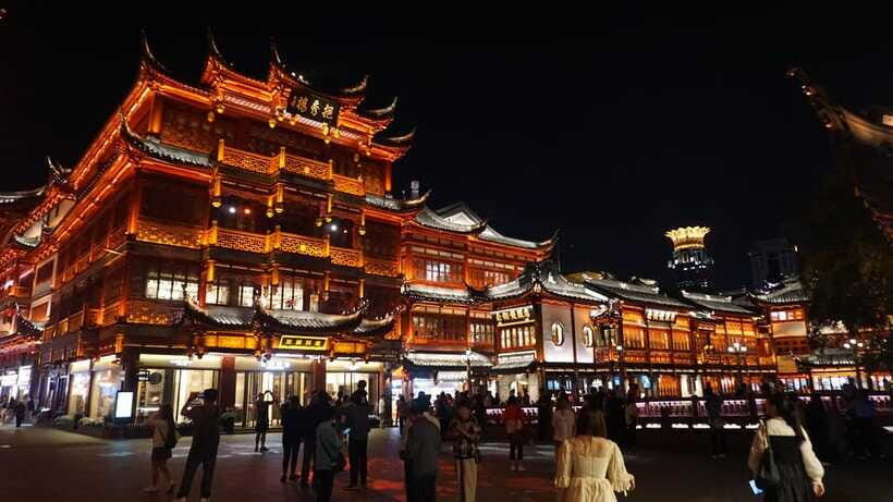 Shanghai Evening Tour: VIP Huangpu River Cruise&City lights - On the Water for About an Hour: What You See and Why It’s Worth It