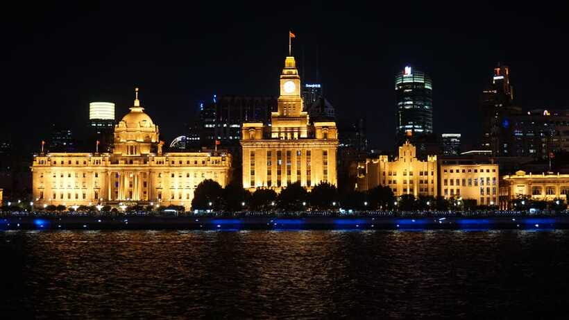 Shanghai Evening Tour: VIP Huangpu River Cruise&City lights - Yu Garden Bazaar After Dark: Shops, Street Food, and Lit-Up Old Streets