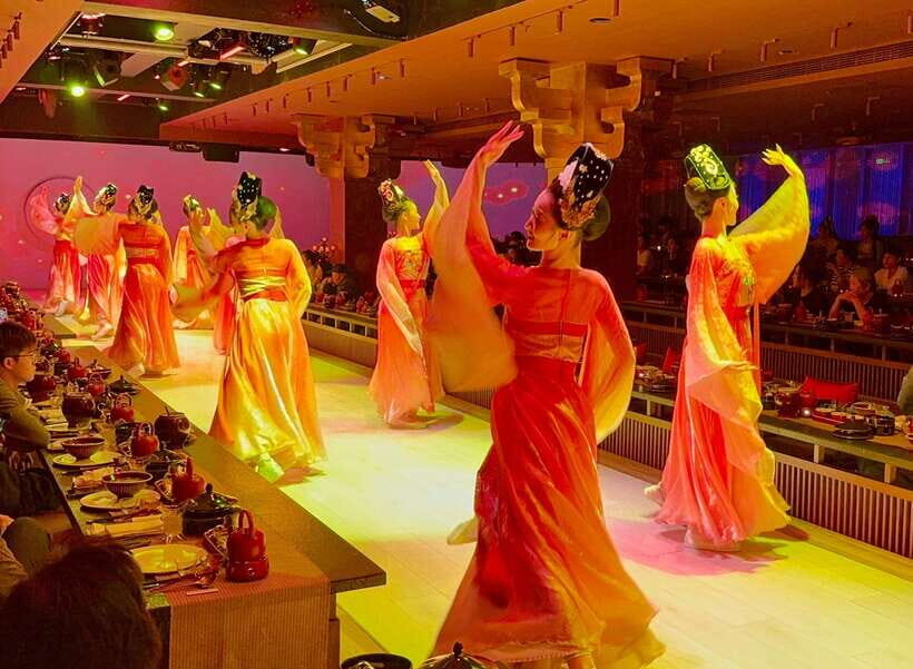Shanghai Guided Royal Banquet Photo (Incl) with Massage Opt - Jing’an banquet hall: what 3 hours feels like in Shanghai