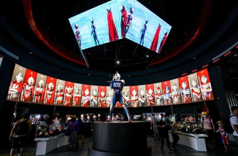Shanghai: Haichang Ocean Park Adult Ticket - Ultraman pavilion and the Blue Star Squad parade