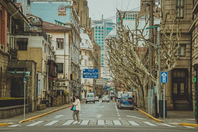 Shanghai Highlights Walking Tour-Tip Based - Where the walk starts: Nanjing Road’s big-city energy