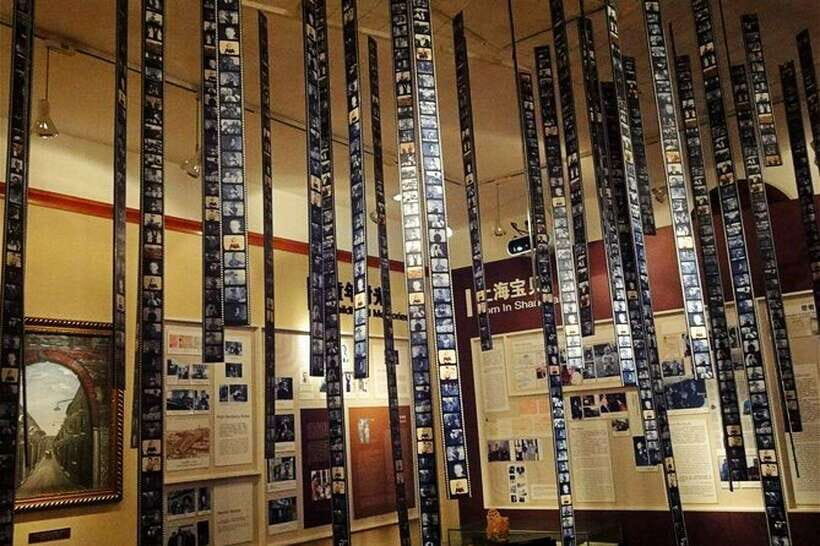 Shanghai: Jewish Ghetto and Shanghai Bund Private Tour - Entering The Ohel Moishe Synagogue Museum: where the story begins