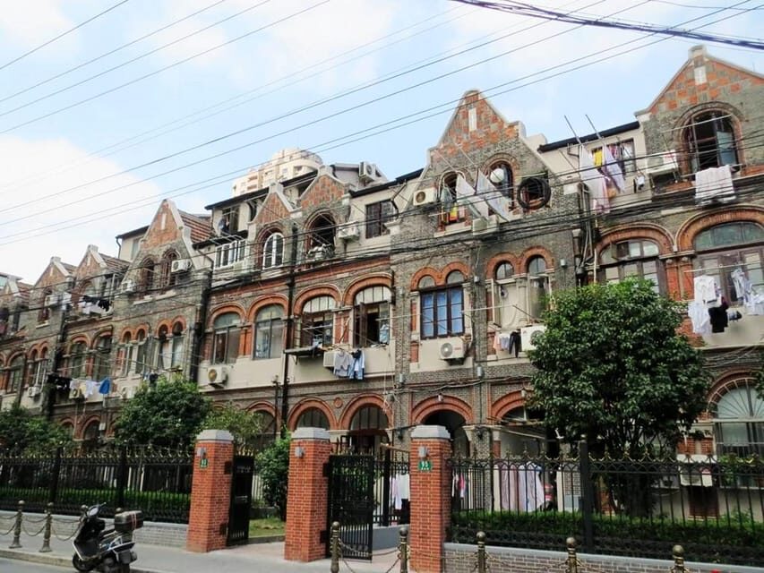 Shanghai: Jewish Ghetto and Shanghai Bund Private Tour - The old Jewish park: seeing how locals live around the past