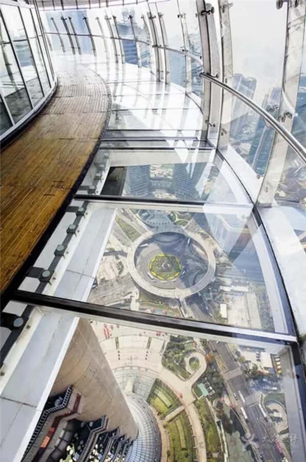 Shanghai Jinmao Tower 88th floor sightseeing hall - Inside the hall: imported marble, thin stone walls, and design that’s made to be photographed