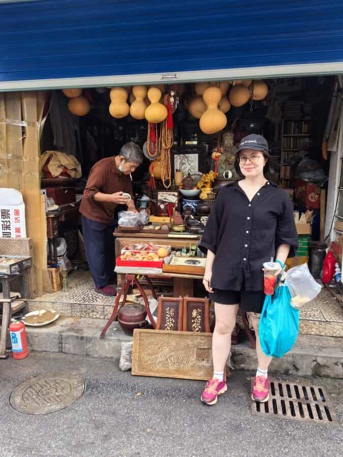 Shanghai Must-See and Foodie Test Bike Tour( Day & Night) - Nongtang and Shikumen lanes: seeing the city’s everyday side