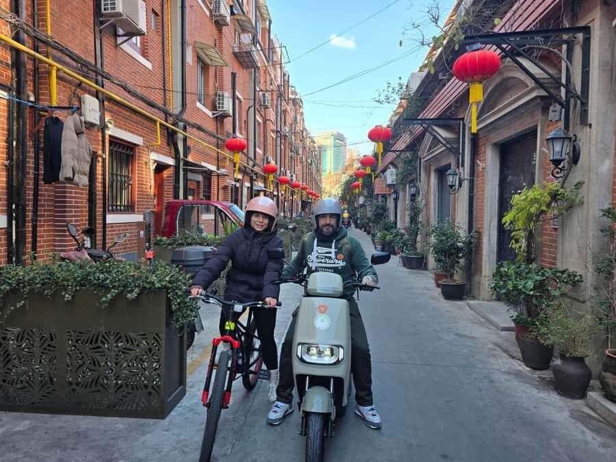 Shanghai Must-See and Foodie Test Bike Tour( Day & Night) - Food tasting that fits a half-day schedule