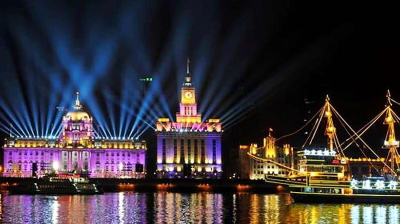 Shanghai Night River Cruise VIP Seat with Authentic Dinner - The VIP cruise on the Huangpu: what you’ll actually see