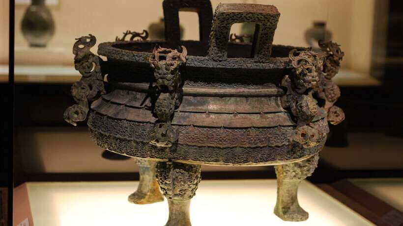Shanghai: Private Tour of the Shanghai Museum - Bronze Gallery: Shang and Zhou ritual power in plain terms