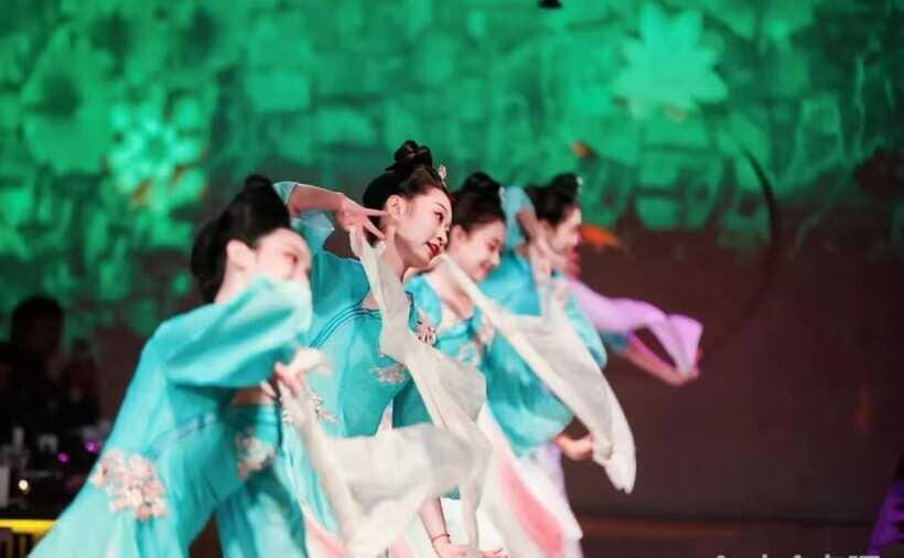 Shanghai: Royal Banquet with Chinese Cultural Performance - Skip-the-Line Access and On-Site Ease: Small Details That Matter