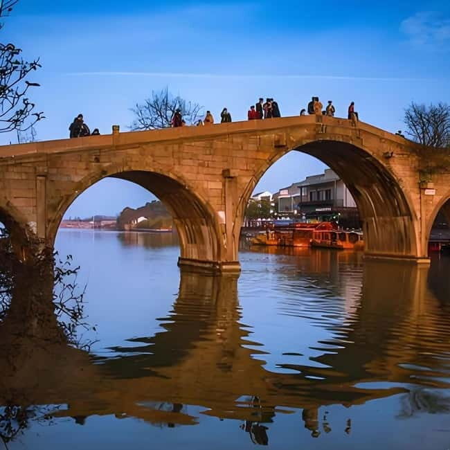 Shanghai Urban Sightseeing & Zhujiajiao Water Town Bus Tour - Bus time to Zhujiajiao: where the day changes gears