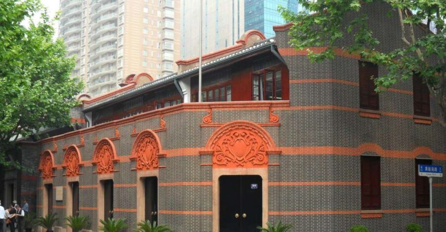 Shanghai: Xintiandi, CCP Museum and French Concession Tour - Meeting at Tianzifang’s entrance 3: where the creative shops help you get oriented