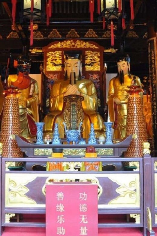 Shanghai: Yu Garden and City God Temple Walking Tour - Inside Yu Garden: where the design turns into a slow, satisfying walk