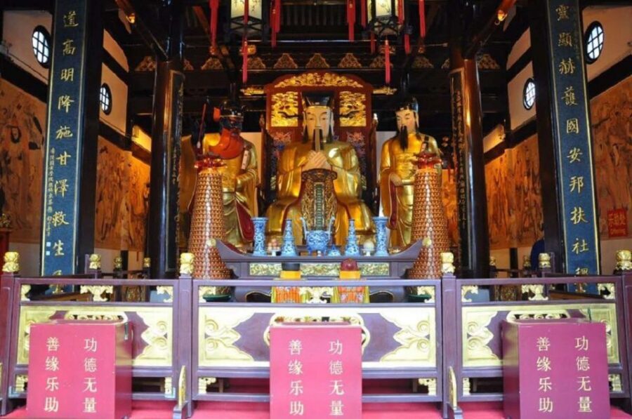 Shanghai: Yu Garden and City God Temple Walking Tour - Guides who make the difference: Patrick, Leo, and Linda’s strengths