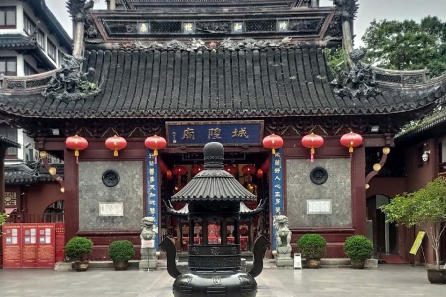 Shanghai: Yu Garden and City God Temple Walking Tour - What to bring (so you don’t suffer halfway through)