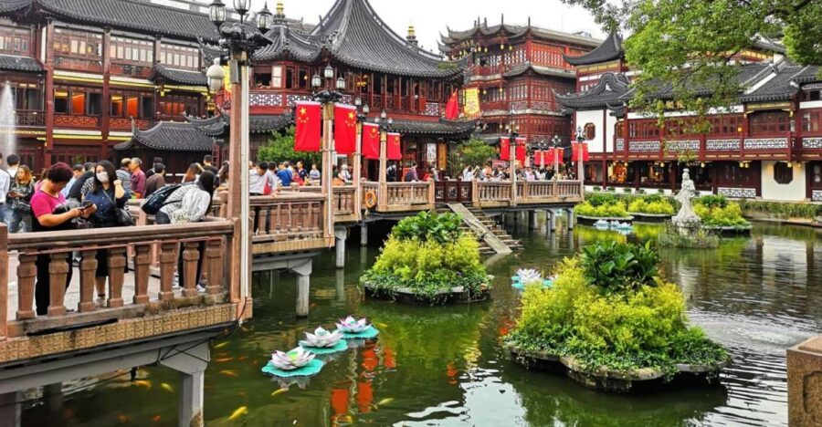 Shanghai: Yu Garden and City God Temple Walking Tour - The $60 value: three hours with garden, temple-market, tea, and optional food