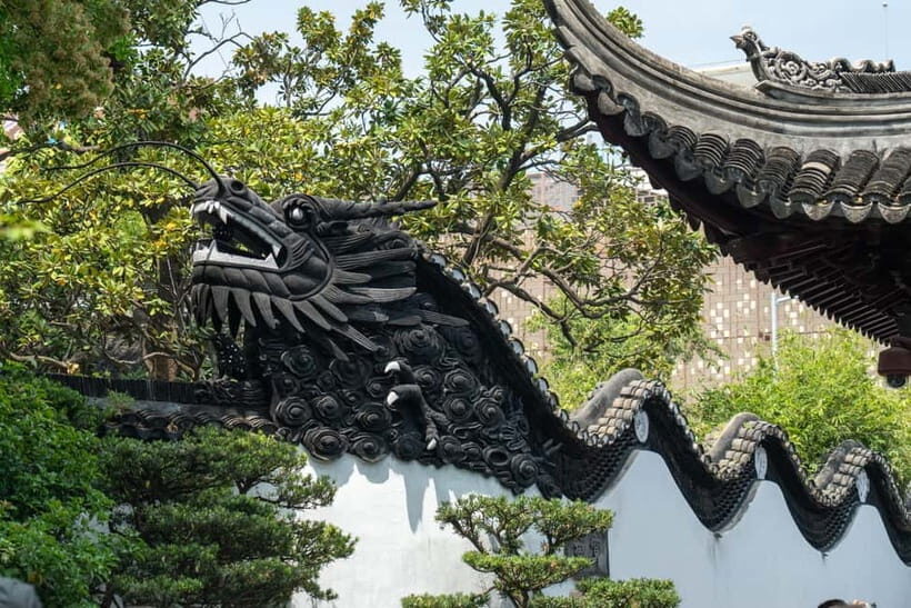 Shanghai: Yuyuan, City God Temple Old City Tour-Tip Based - Tonghan Chuntang and the traditional medicine shop experience